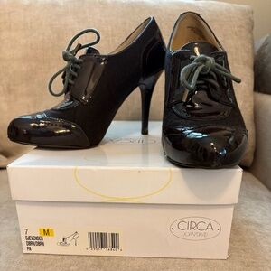 Circa Joan and David Brown Leather & Brown Flannel Oxford Style Shoes 7M